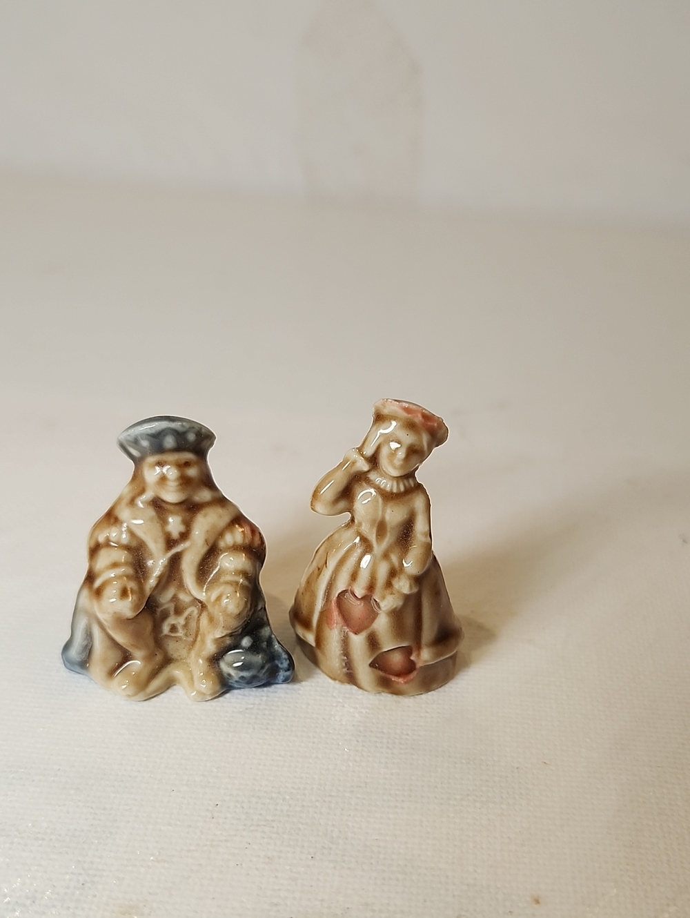 Wade Ceramic Decorative Figurine Set -old King And Queen Of Heart